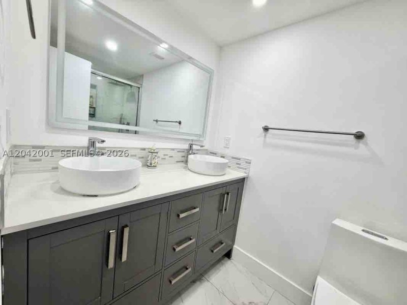 Condo for sale at Arlen House 232