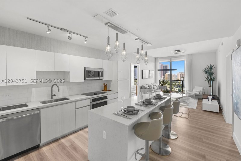 Apartment for rent at Mondrian Hallandale 1108