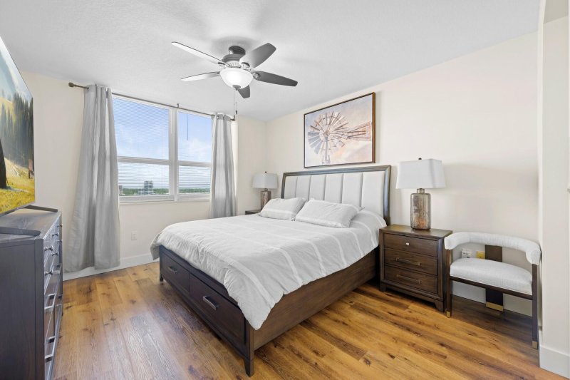Condo for sale at Turnberry On The Green 1412