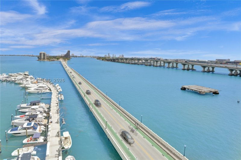 Condo for sale at The Venetia 20I