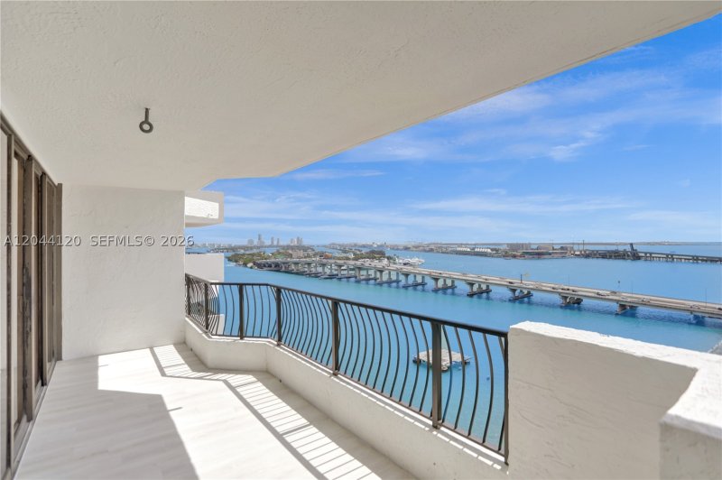Condo for sale at The Venetia 20I