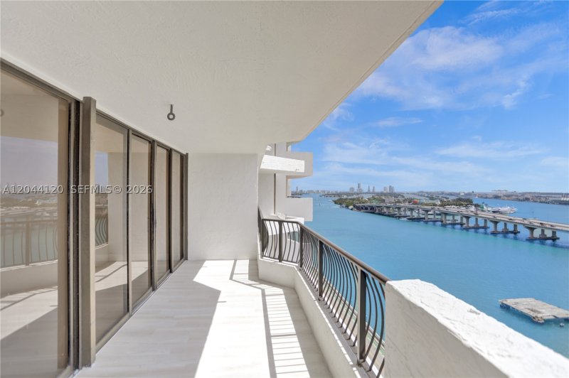Condo for sale at The Venetia 20I