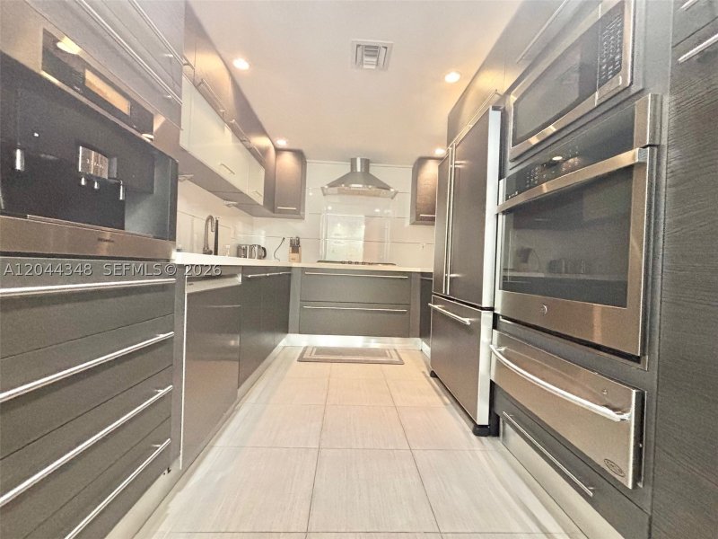 Apartment for rent at Parker Plaza Estates 423