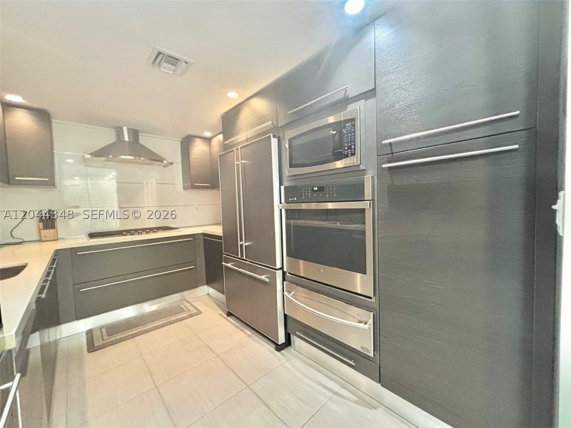 Apartment for rent at Parker Plaza Estates 423