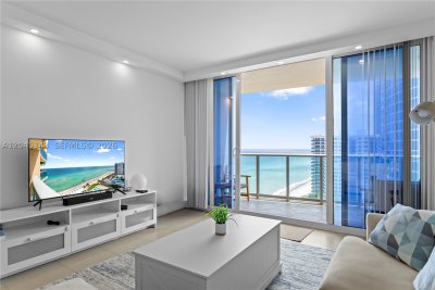 Aluguel de apartamento no The Wave Condo 1614