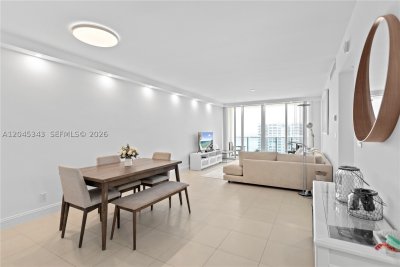 Aluguel de apartamento no The Wave Condo 1614