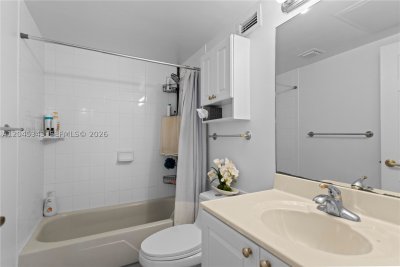 Aluguel de apartamento no The Wave Condo 1614