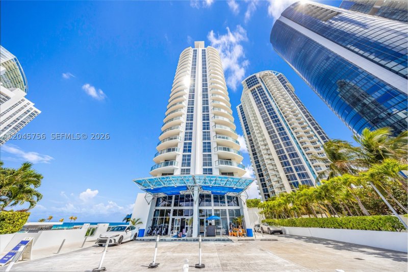 Comprar apartamento en M Resort Residences 1610