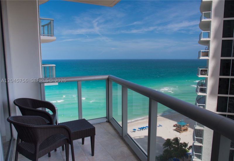 Comprar apartamento en M Resort Residences 1610