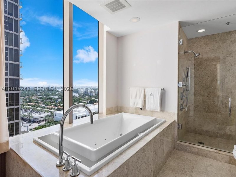 Comprar apartamento en St Regis Bal Harbour North 1804N
