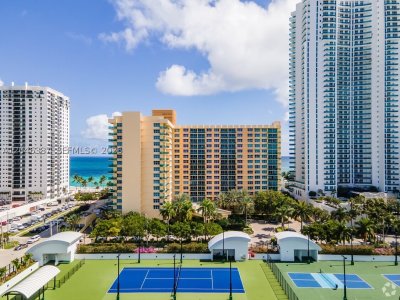 Comprar apartamento en The Wave Condo 438