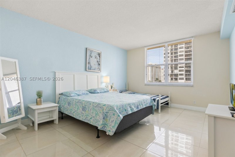 Condo for sale at The Wave Condo 438