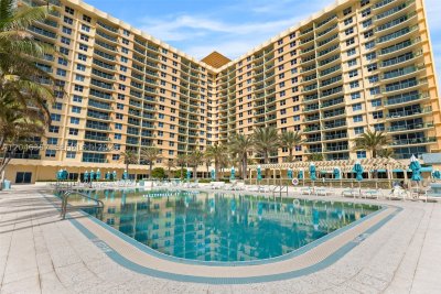 Comprar apartamento en The Wave Condo 438