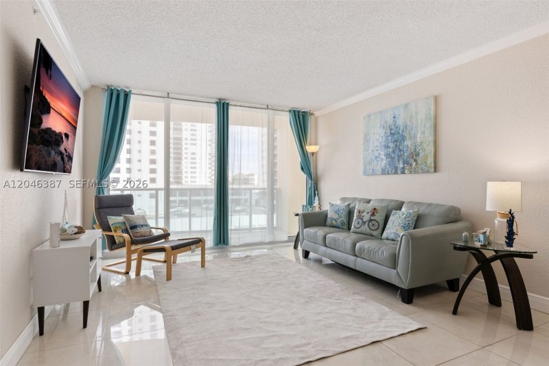 Condo for sale at The Wave Condo 438