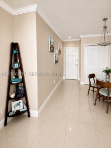 Comprar apartamento en The Wave Condo 438