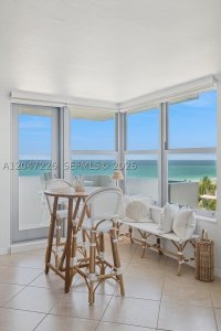 Aluguel de apartamento no Triton Towers 1025