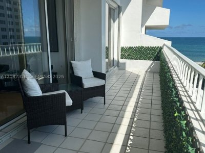 Commodore Club South Apt #903