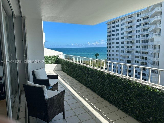 Apartment for rent at Commodore Club South 903