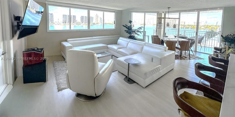 Condo for sale at Le Montcalm 603