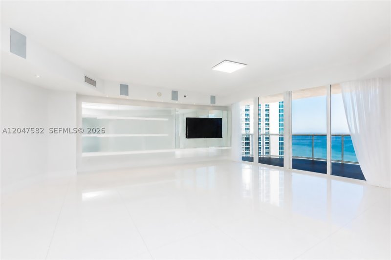 Comprar apartamento no Ocean Four 1807
