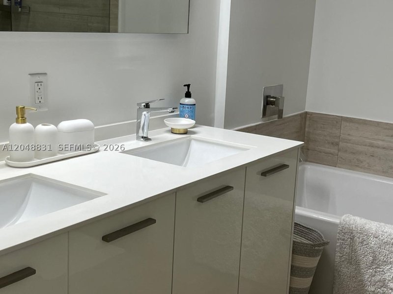 Apartment for rent at Brickell House Condo 2208