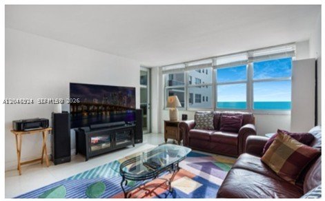 Condo for sale at Maison Grande 619