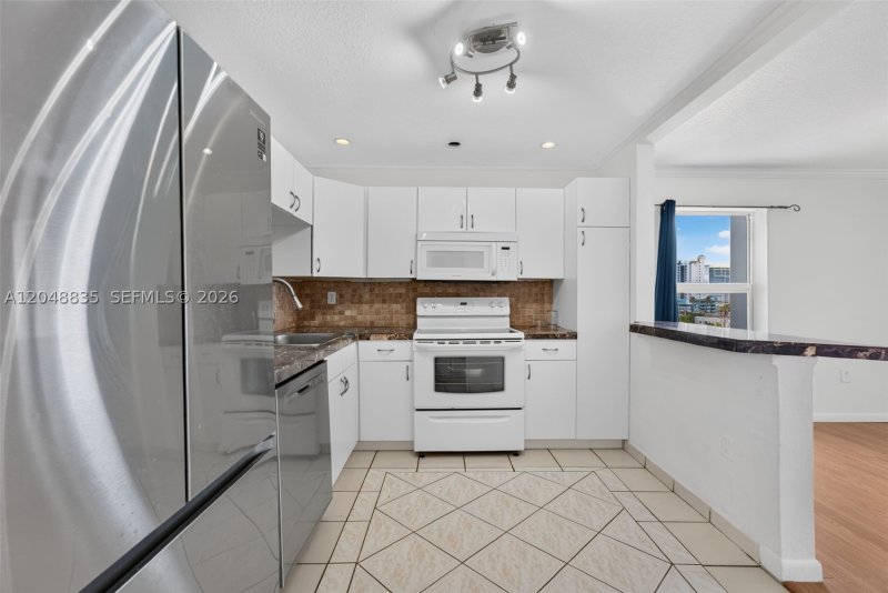 Condo for sale at Fountain Tower 705