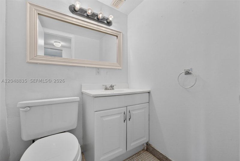 Condo for sale at Fountain Tower 705