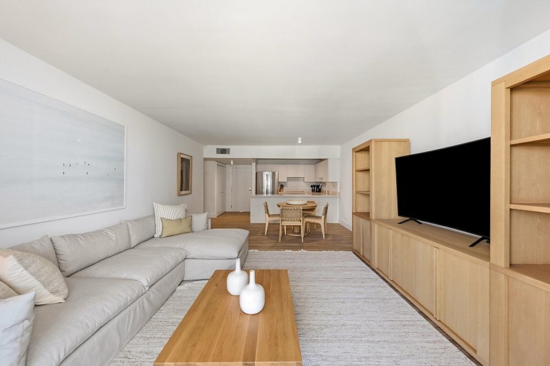 Condo for sale at Roney Palace 1205