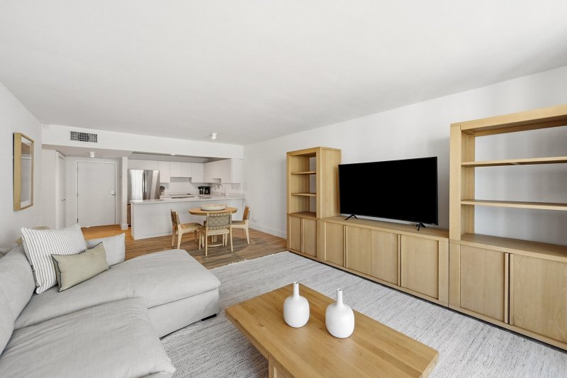 Condo for sale at Roney Palace 1205