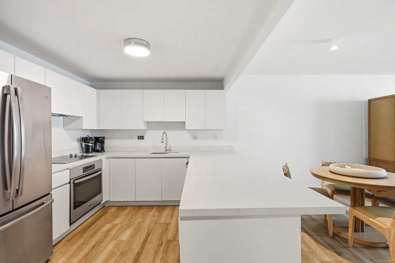 Condo for sale at Roney Palace 1205