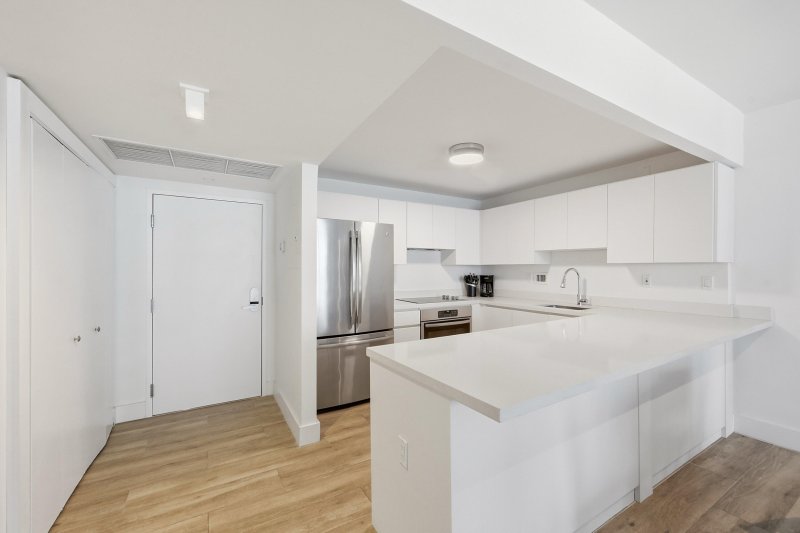 Condo for sale at Roney Palace 1205