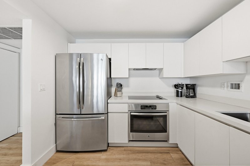 Condo for sale at Roney Palace 1205