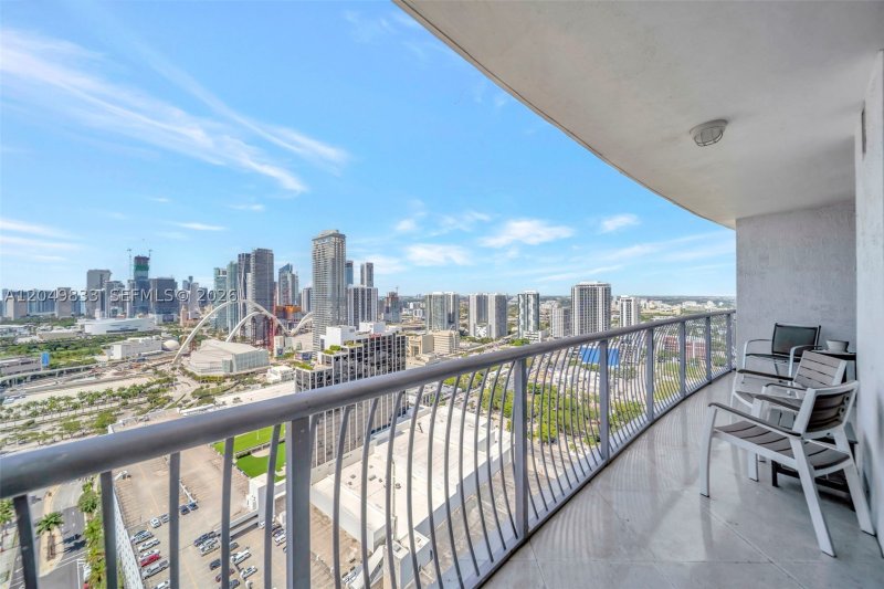 Aluguel de apartamento no Opera Tower 3910