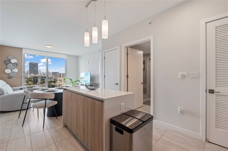 Aluguel de apartamento no Quadro Miami Design District S-708
