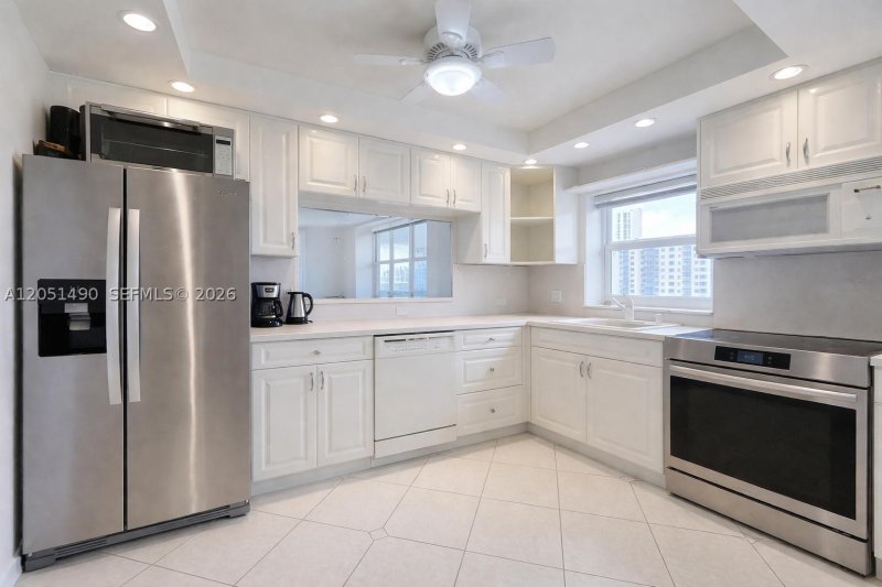 Apartment for rent at Hallmark of Hollywood 1112A