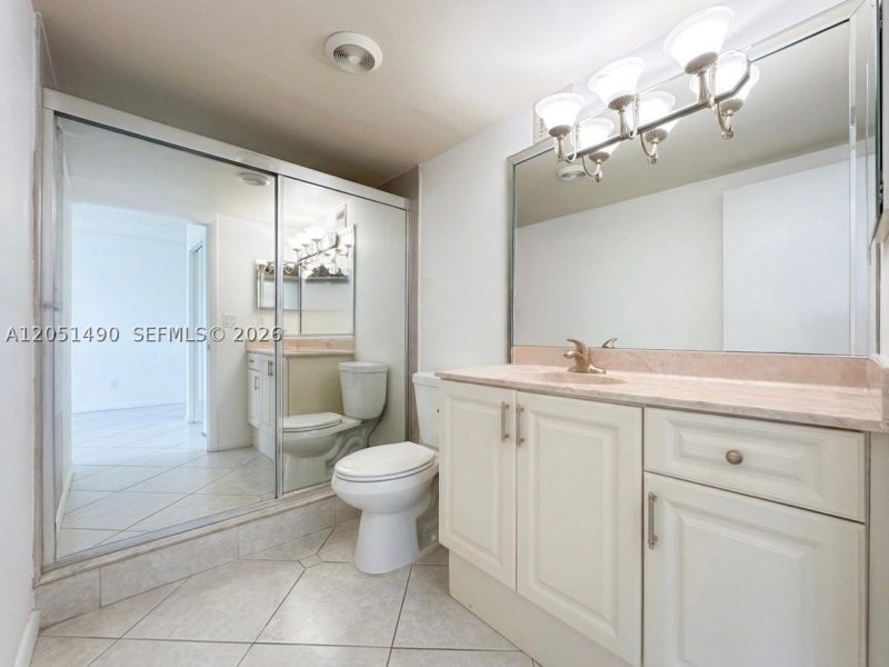 Apartment for rent at Hallmark of Hollywood 1112A