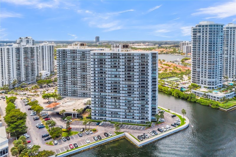 Condo for sale at Waterview 248
