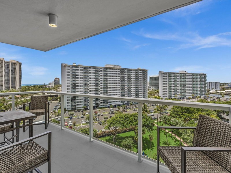 Condo for sale at Coral Ridge Towers East 1016