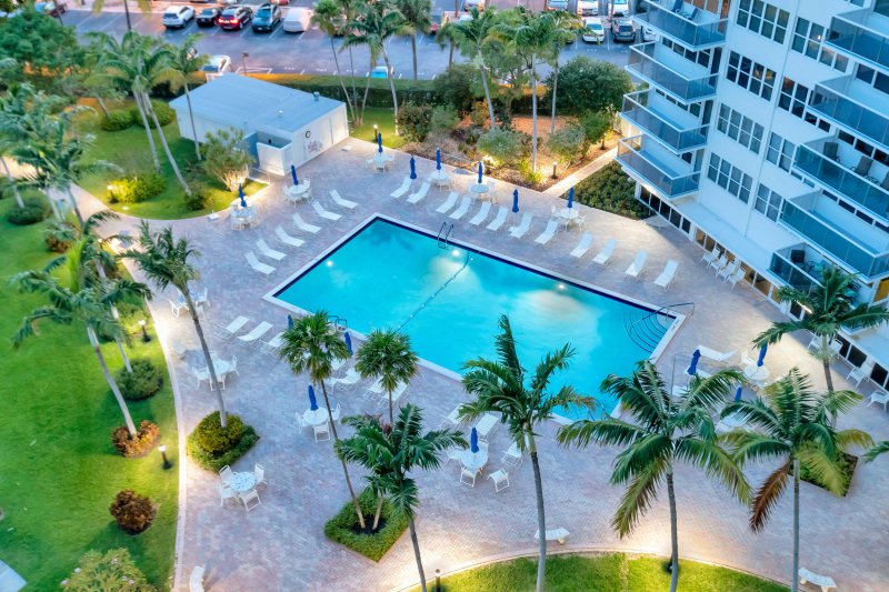 Condo for sale at Coral Ridge Towers East 1016