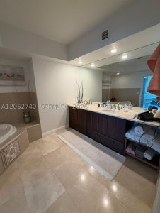 Comprar apartamento no One Fifty One at Biscayne 808