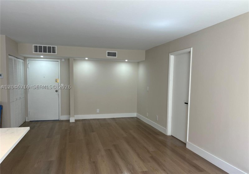 Condo for sale at Plaza of the Americas 124