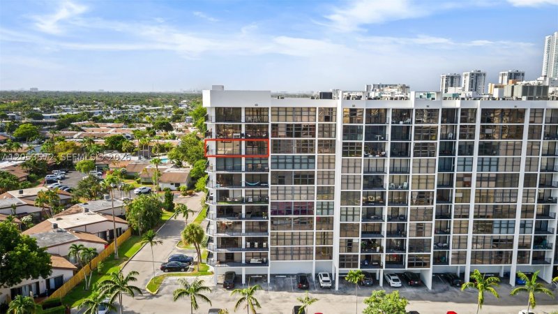 Condo for sale at 200 Leslie 930