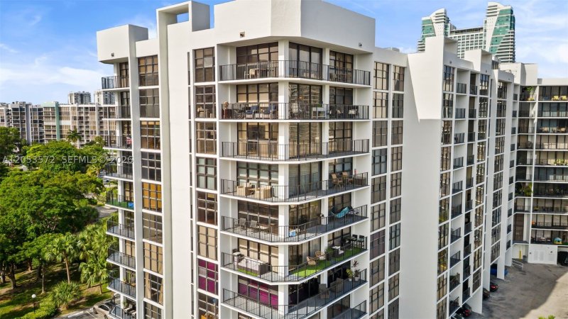 Condo for sale at 200 Leslie 930