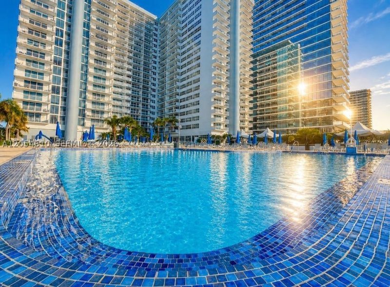 Condo for sale at Parker Plaza Estates 1905