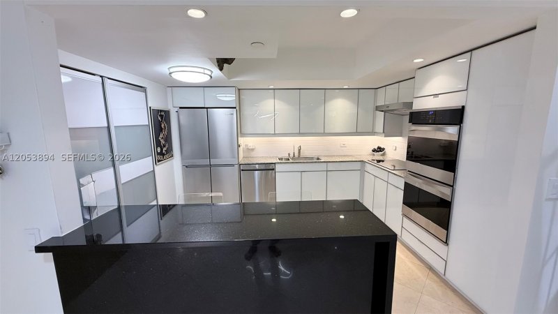 Comprar apartamento en Ocean 88 (old Champlain Towers East) 11B