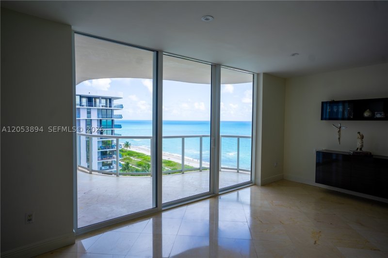 Comprar apartamento en Ocean 88 (old Champlain Towers East) 11B