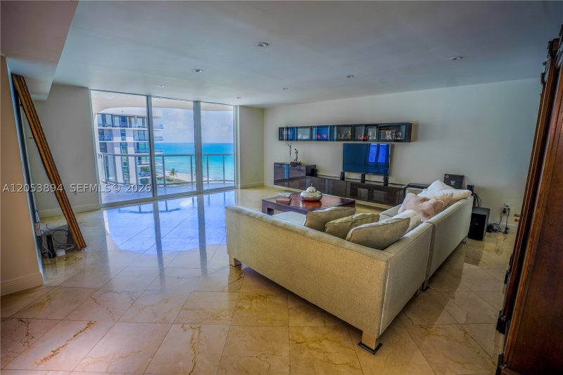 Comprar apartamento en Ocean 88 (old Champlain Towers East) 11B