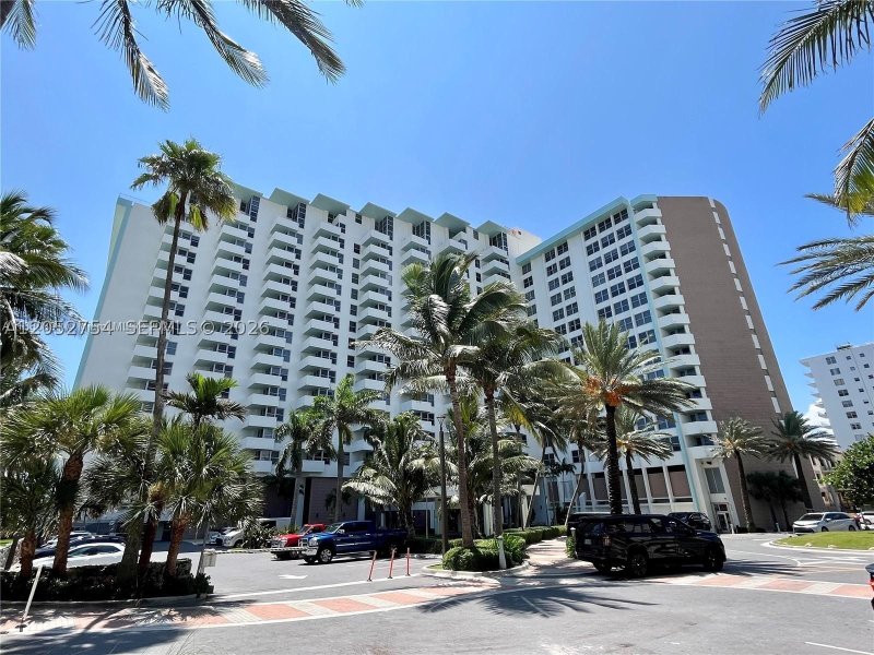 Condo for sale at Triton Towers 724