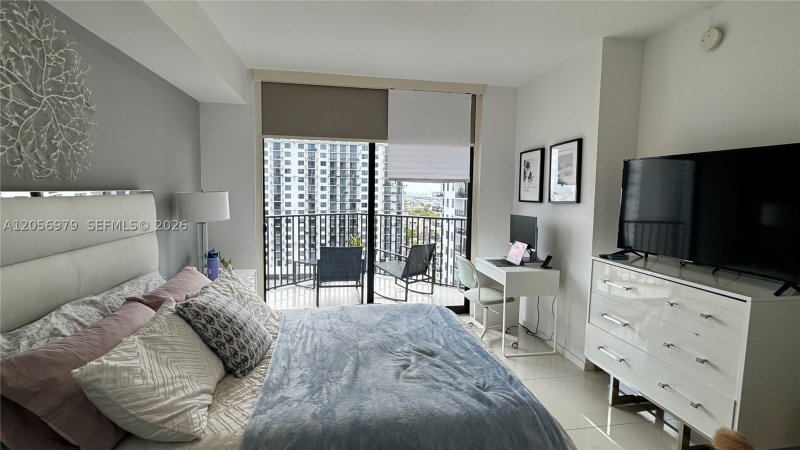 Apartment for rent at 5252 Paseo Doral 1203
